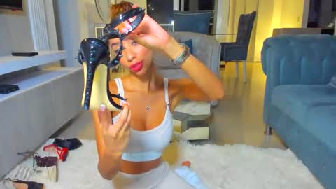 Snapshot of lilipinkette chatting on 05/08/26, 02:39 Lili online show from 05/08/26, 02:39