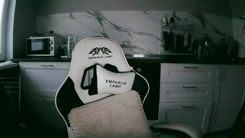 Snapshot of lilirose_x chatting on 01/24/25, 01:47 lilirose online show from 01/24/25, 01:47
