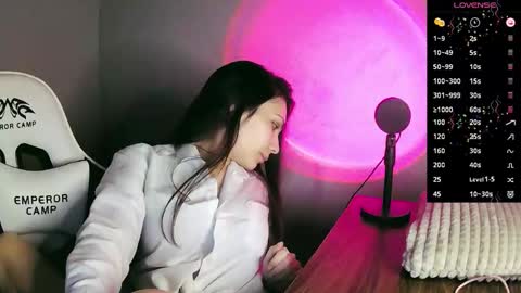 Snapshot of lilirose_x chatting on 10/02/25, 05:42 lilirose online show from 10/02/25, 05:42