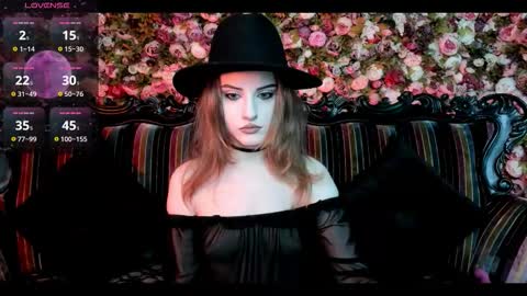 lilit_el_ online show from 11/23/25, 01:22