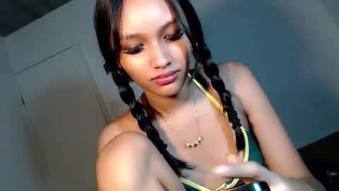 Snapshot of lilit_sensual chatting on 02/19/26, 12:45 Chloe online show from 02/19/26, 12:45