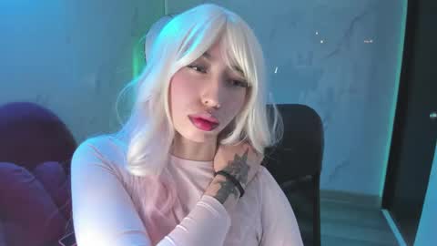 lilith cooper20 online show from 11/21/25, 10:41