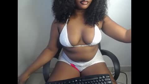 Snapshot of lilith_lala chatting on 02/05/26, 05:28 tina online show from 02/05/26, 05:28
