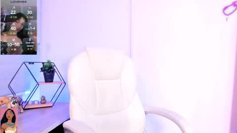 Snapshot of lilith_petit_ chatting on 01/10/26, 12:51 Lili petit online show from 01/10/26, 12:51