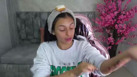 Snapshot of lilith_petit_sub chatting on 01/17/25, 12:52 Lilith  online show from 01/17/25, 12:52