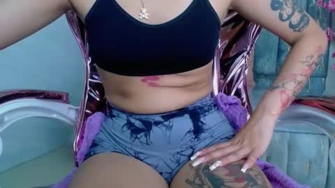 Snapshot of lilith_petit_sub chatting on 01/17/25, 03:53 Lilith  online show from 01/17/25, 03:53