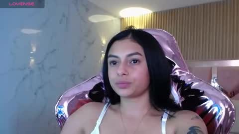 Snapshot of lilith_petit_sub chatting on 02/13/25, 04:39 Lilith  online show from 02/13/25, 04:39