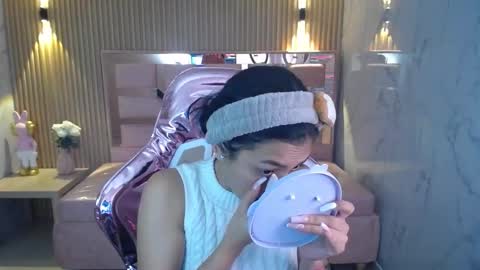 Snapshot of lilith_petit_sub chatting on 02/15/25, 12:54 Lilith  online show from 02/15/25, 12:54
