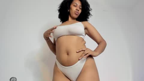 Alejandra  online show from 05/05/26, 05:15