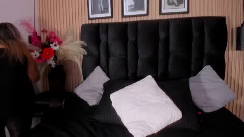   online show from 12/05/25, 06:04