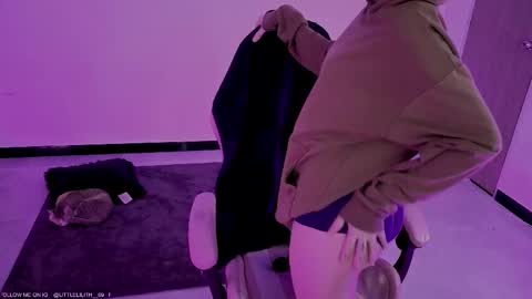 Snapshot of lilithcary chatting on 12/18/25, 02:56 Lilith online show from 12/18/25, 02:56