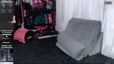 Snapshot of lilithinlatex chatting on 01/05/25, 01:15 Slave Lilith and Master Metatron online show from 01/05/25, 01:15