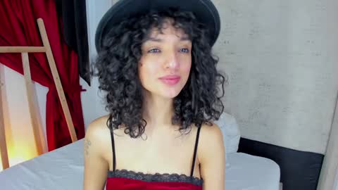 Snapshot of lilithsteinberg chatting on 01/27/25, 07:03 jessi 3 online show from 01/27/25, 07:03