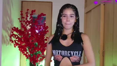 Snapshot of liliwatsonj chatting on 05/13/26, 02:53 3 Ig Lilisxo1 online show from 05/13/26, 02:53