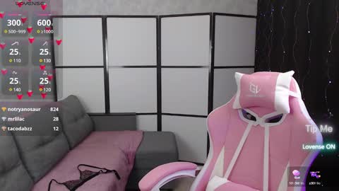 Lillian online show from 02/26/25, 12:25