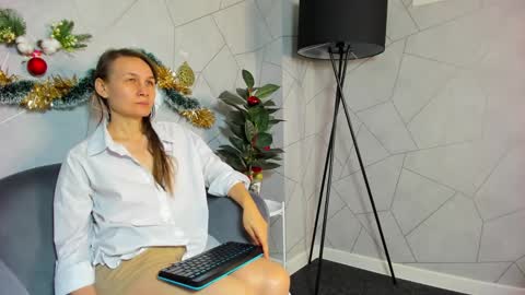 lillian_white1 online show from 01/13/25, 04:28