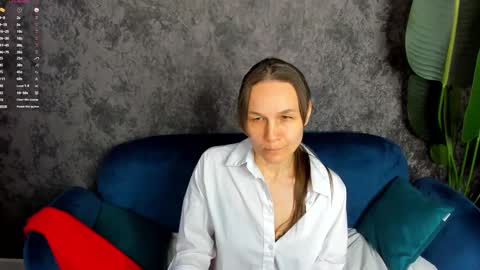 lillian_white1 online show from 02/24/25, 10:04
