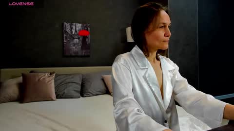 lillian_white1 online show from 02/25/25, 03:05