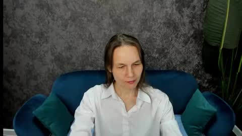 lillian_white1 online show from 03/06/25, 08:08