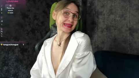 lillian_white1 online show from 04/28/26, 02:27