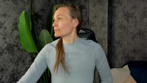 lillian_white1 online show from 05/04/26, 12:50