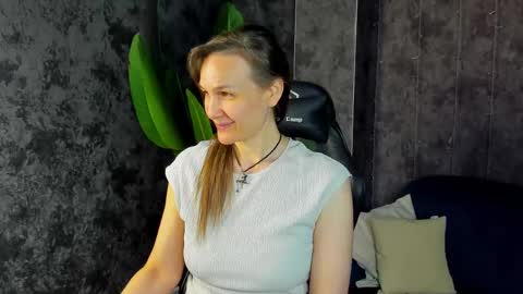 lillian_white1 online show from 05/06/26, 01:14
