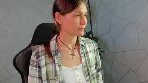 lillian_white1 online show from 05/08/26, 09:03