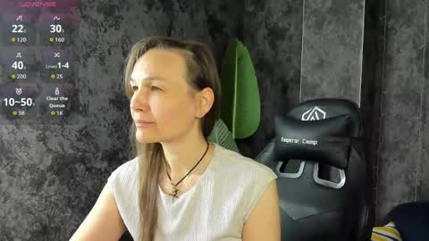lillian_white1 online show from 05/11/26, 01:00