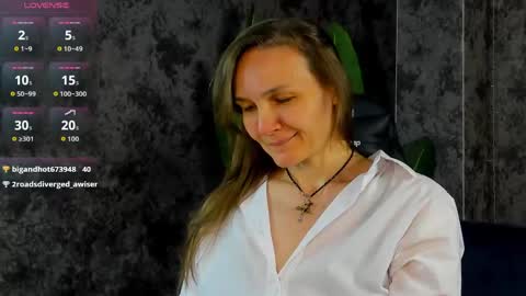 lillian_white1 online show from 05/15/26, 10:50