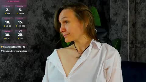 lillian_white1 online show from 05/15/26, 11:12