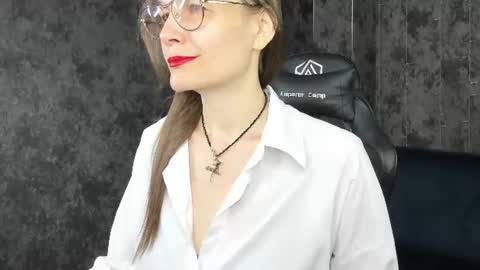 lillian_white1 online show from 06/16/26, 12:35