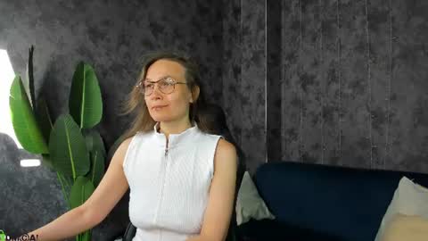 lillian_white1 online show from 06/23/26, 01:03