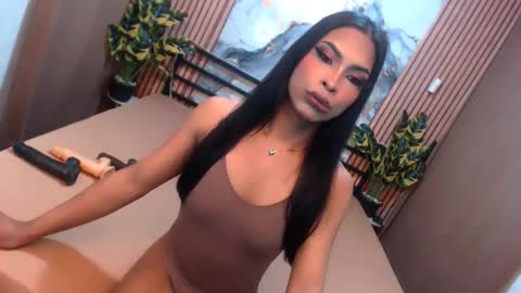 Snapshot of lilliana_emerald chatting on 02/17/26, 06:36 Lilianna online show from 02/17/26, 06:36