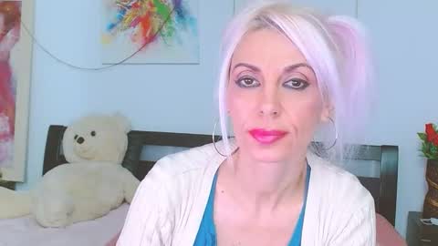 Lara online show from 11/23/25, 05:35