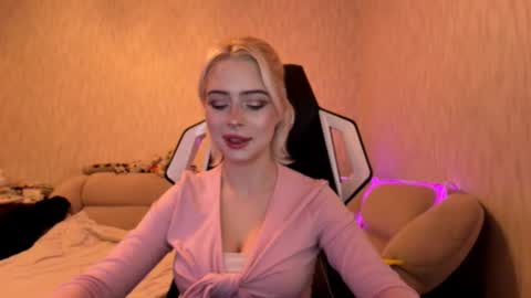 Snapshot of lillianazore chatting on 11/16/25, 12:22 Alice online show from 11/16/25, 12:22