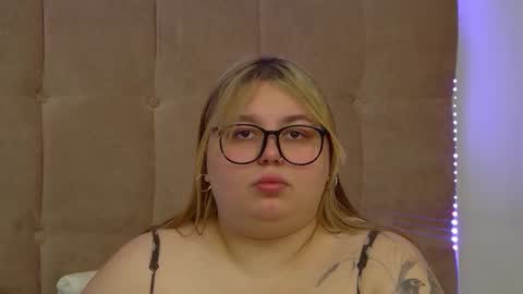 LillianHaig online show from 11/26/25, 07:04