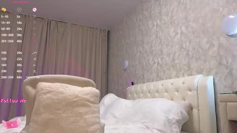 Snapshot of lilliasweety chatting on 11/25/25, 02:55 Lara Angel online show from 11/25/25, 02:55