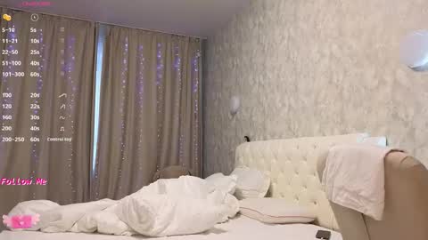 Snapshot of lilliasweety chatting on 12/21/25, 03:57 Lara Angel online show from 12/21/25, 03:57