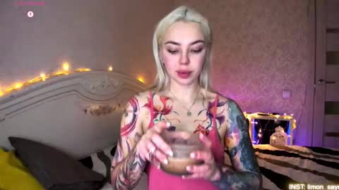 Snapshot of lillimooore chatting on 02/14/26, 11:12 LilliMoore online show from 02/14/26, 11:12