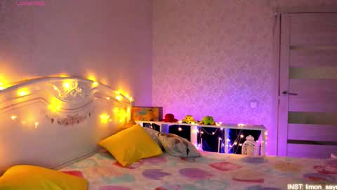 Snapshot of lillimooore chatting on 03/09/26, 11:31 LilliMoore online show from 03/09/26, 11:31