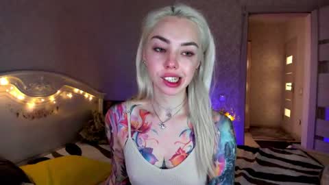 LilliMoore online show from 06/18/26, 06:02