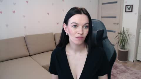 lilliyves online show from 04/07/26, 09:43