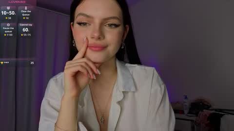 Snapshot of lillly_meow_ chatting on 05/07/26, 09:20 Lilia online show from 05/07/26, 09:20