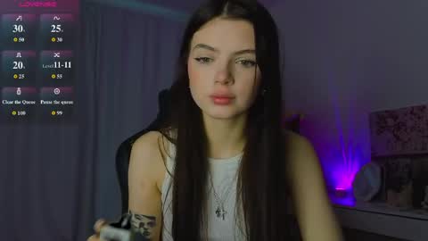 Snapshot of lillly_meow_ chatting on 05/18/26, 04:24 Lilia online show from 05/18/26, 04:24