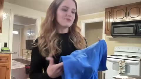 lilly_adams88 online show from 06/19/26, 08:01