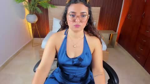 L I L L Y online show from 02/08/25, 03:53