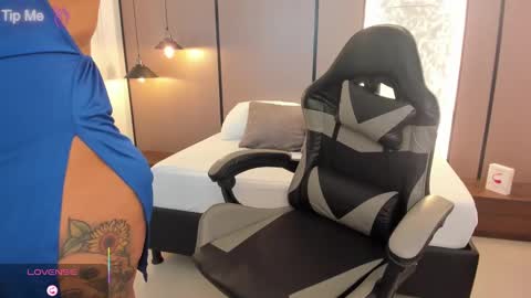 L I L L Y online show from 10/17/25, 12:19