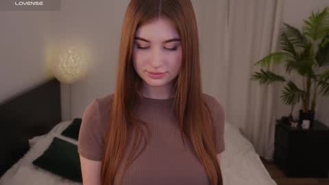 Snapshot of lilly_colins chatting on 01/04/25, 06:19 Lilly Colins online show from 01/04/25, 06:19