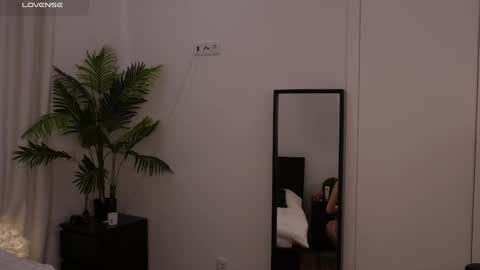 Snapshot of lilly_colins chatting on 01/13/25, 02:42 Lilly Colins online show from 01/13/25, 02:42