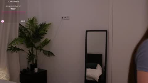 Snapshot of lilly_colins chatting on 01/20/25, 05:59 Lilly Colins online show from 01/20/25, 05:59